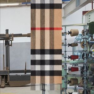 Burberry Check Cashmere Scarf ❤️